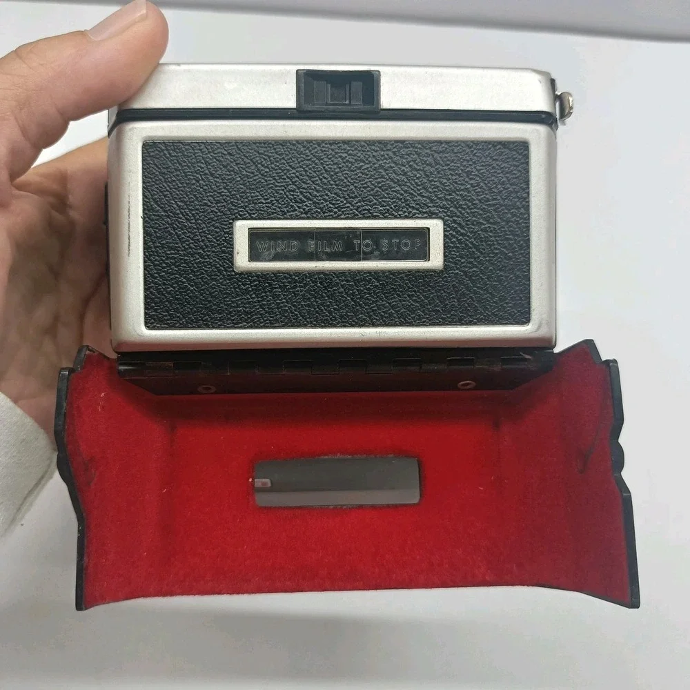 Vintage Kodak Instamatic 704 Camera -‎ Collectible w/ Hard Case UNTESTED
